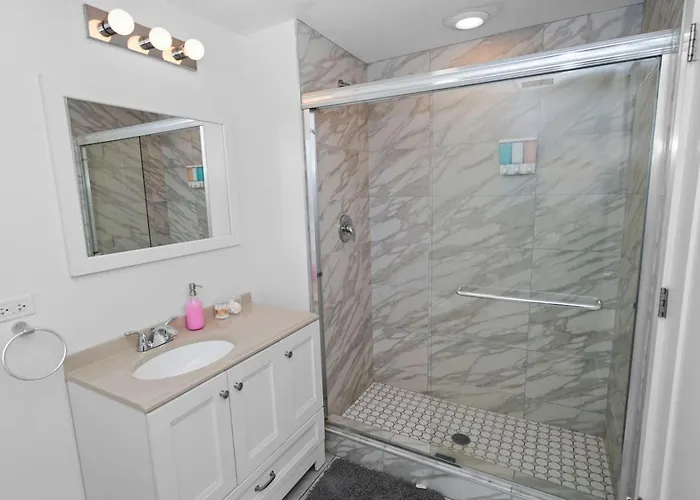 Cozy Smoke Ok 3br Near Mccormick Chicago